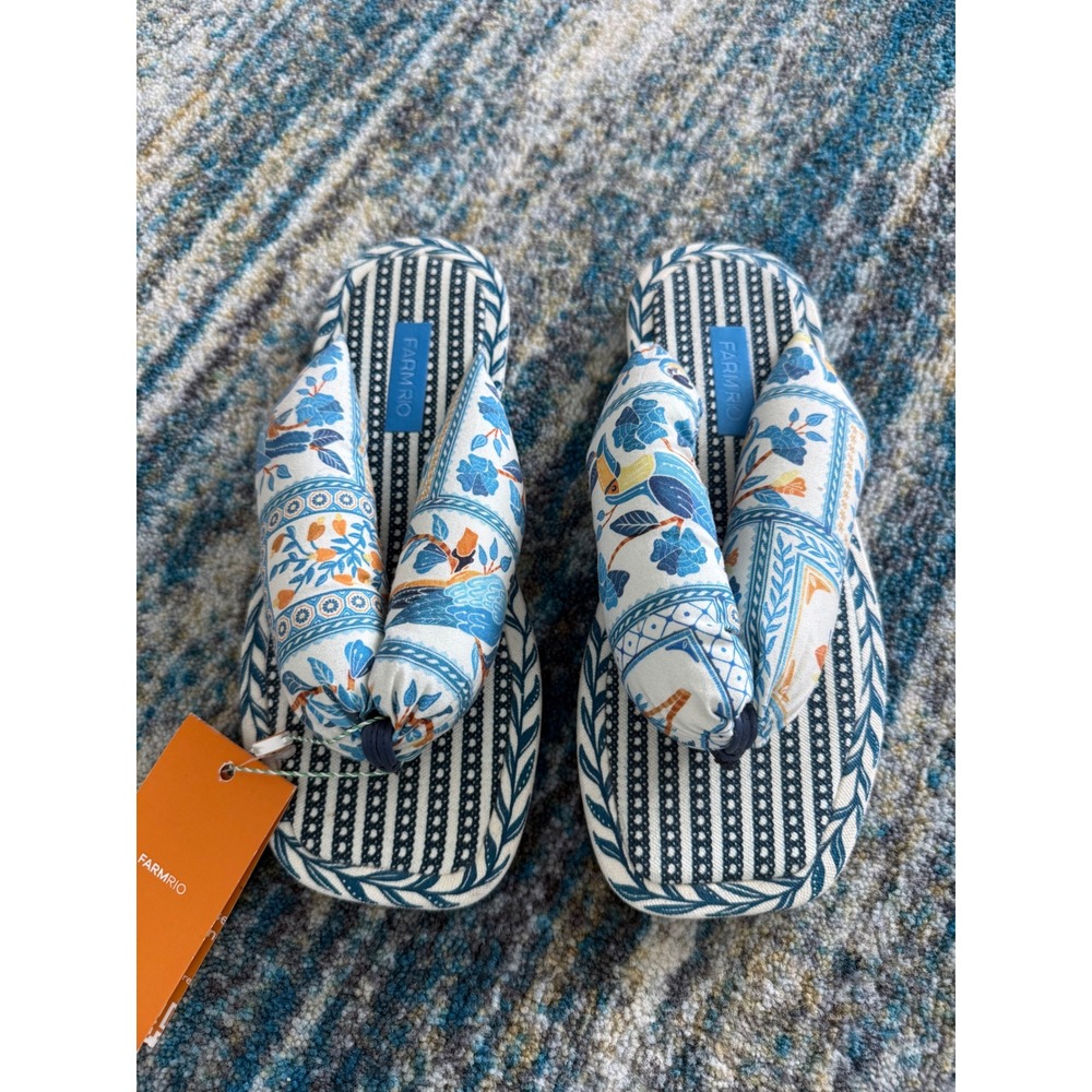 Farm Rio Puffy Flip Flops size 8